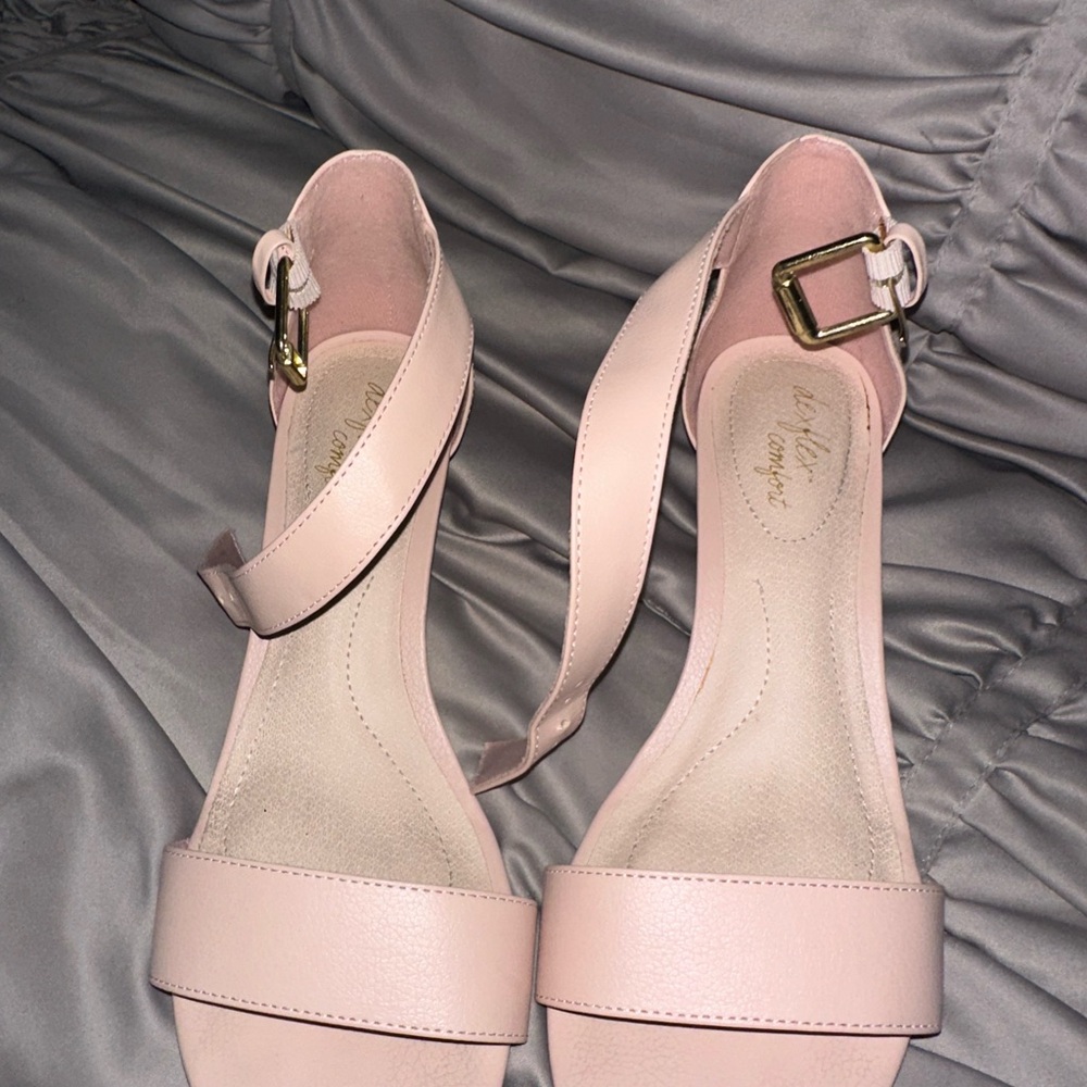 Elegant Light Pink Sandals